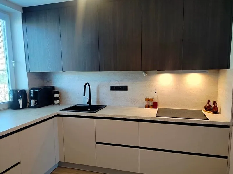 Prodej krásného bytu 3 + 1 s balkonem, garáží, Pňovice